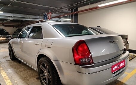 Chrysler 300C II, 2004 год, 900 000 рублей, 6 фотография