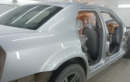 Chrysler 300C II, 2004 год, 900 000 рублей, 30 фотография