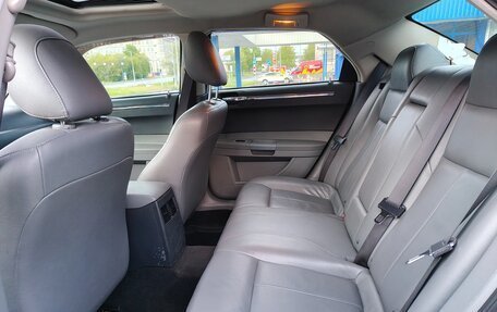 Chrysler 300C II, 2004 год, 900 000 рублей, 21 фотография
