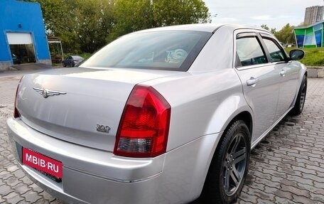 Chrysler 300C II, 2004 год, 900 000 рублей, 16 фотография
