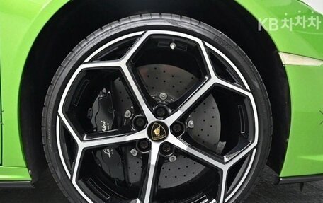 Lamborghini Huracán, 2022 год, 28 490 000 рублей, 5 фотография