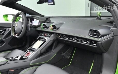 Lamborghini Huracán, 2022 год, 28 490 000 рублей, 15 фотография