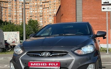 Hyundai Solaris II рестайлинг, 2013 год, 1 200 000 рублей, 2 фотография