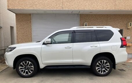 Toyota Land Cruiser Prado 150 рестайлинг 2, 2021 год, 3 450 000 рублей, 7 фотография