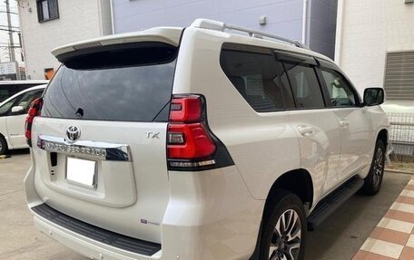 Toyota Land Cruiser Prado 150 рестайлинг 2, 2021 год, 3 450 000 рублей, 6 фотография