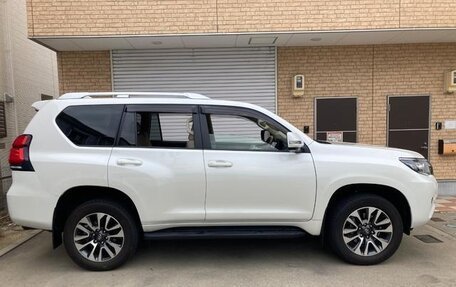 Toyota Land Cruiser Prado 150 рестайлинг 2, 2021 год, 3 450 000 рублей, 8 фотография