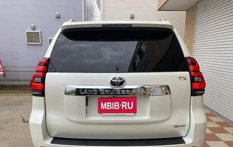 Toyota Land Cruiser Prado 150 рестайлинг 2, 2021 год, 3 450 000 рублей, 5 фотография