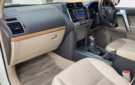 Toyota Land Cruiser Prado 150 рестайлинг 2, 2021 год, 3 450 000 рублей, 13 фотография