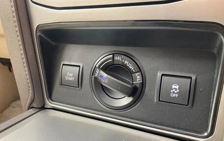 Toyota Land Cruiser Prado 150 рестайлинг 2, 2021 год, 3 450 000 рублей, 22 фотография