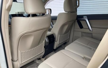 Toyota Land Cruiser Prado 150 рестайлинг 2, 2021 год, 3 450 000 рублей, 29 фотография