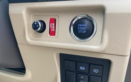Toyota Land Cruiser Prado 150 рестайлинг 2, 2021 год, 3 450 000 рублей, 25 фотография