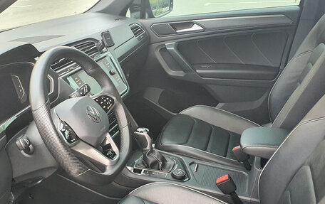 Volkswagen Tiguan II, 2021 год, 4 300 000 рублей, 5 фотография