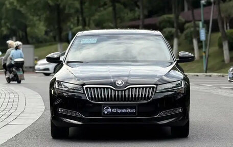 Skoda Superb III рестайлинг, 2021 год, 2 150 000 рублей, 2 фотография