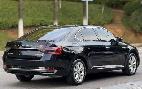 Skoda Superb III рестайлинг, 2021 год, 2 150 000 рублей, 6 фотография