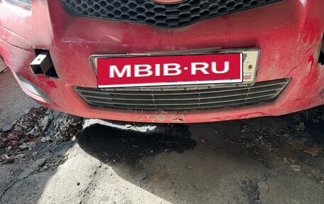 Toyota Yaris III рестайлинг, 2010 год, 400 000 рублей, 1 фотография