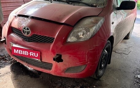 Toyota Yaris III рестайлинг, 2010 год, 400 000 рублей, 2 фотография