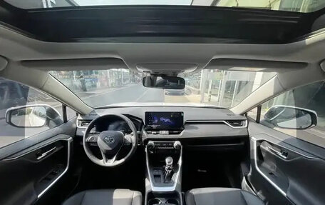 Toyota RAV4, 2024 год, 3 190 000 рублей, 8 фотография