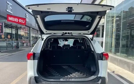 Toyota RAV4, 2024 год, 3 190 000 рублей, 12 фотография