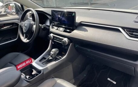 Toyota RAV4, 2024 год, 3 190 000 рублей, 6 фотография