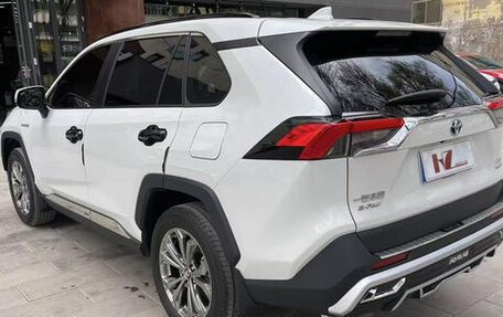 Toyota RAV4, 2025 год, 4 150 000 рублей, 2 фотография