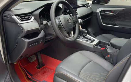 Toyota RAV4, 2025 год, 4 150 000 рублей, 6 фотография