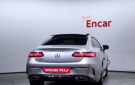 Mercedes-Benz E-Класс, 2018 год, 3 054 000 рублей, 4 фотография