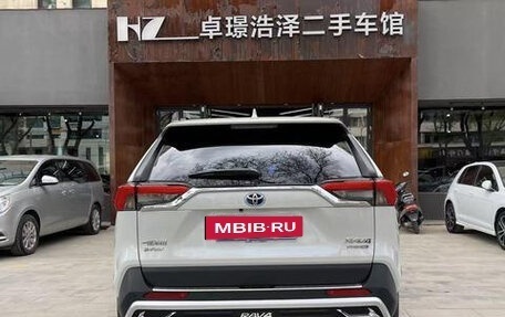 Toyota RAV4, 2025 год, 4 150 000 рублей, 4 фотография