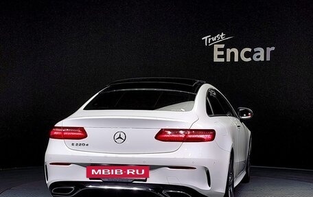 Mercedes-Benz E-Класс, 2017 год, 3 060 000 рублей, 4 фотография
