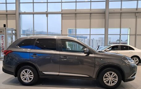 Mitsubishi Outlander III рестайлинг 3, 2018 год, 1 988 000 рублей, 5 фотография