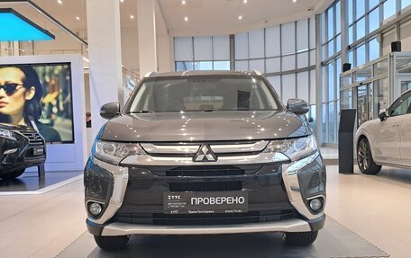 Mitsubishi Outlander III рестайлинг 3, 2018 год, 1 988 000 рублей, 2 фотография