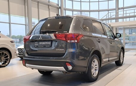 Mitsubishi Outlander III рестайлинг 3, 2018 год, 1 988 000 рублей, 6 фотография