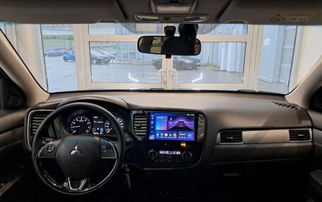 Mitsubishi Outlander III рестайлинг 3, 2018 год, 1 988 000 рублей, 17 фотография