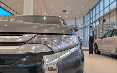 Mitsubishi Outlander III рестайлинг 3, 2018 год, 1 988 000 рублей, 21 фотография