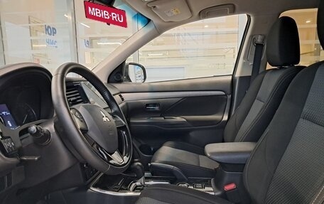 Mitsubishi Outlander III рестайлинг 3, 2018 год, 1 988 000 рублей, 20 фотография