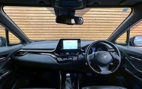 Toyota C-HR I рестайлинг, 2022 год, 1 598 000 рублей, 11 фотография