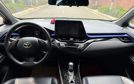 Toyota C-HR I рестайлинг, 2020 год, 1 700 000 рублей, 6 фотография