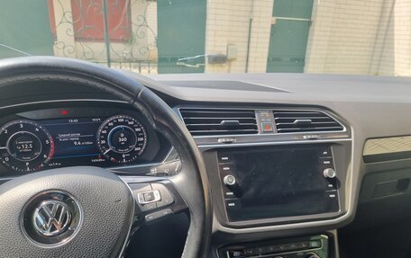 Volkswagen Tiguan II, 2017 год, 2 650 000 рублей, 13 фотография