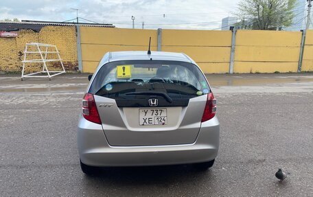 Honda Fit III, 2010 год, 800 000 рублей, 4 фотография