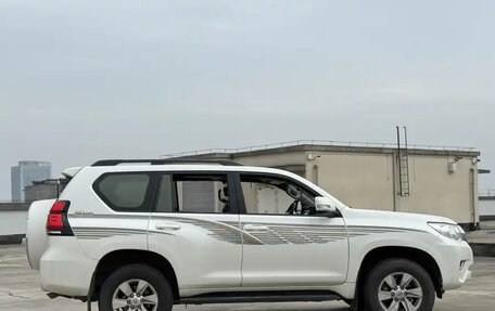 Toyota Land Cruiser Prado 150 рестайлинг 2, 2020 год, 7 000 000 рублей, 4 фотография