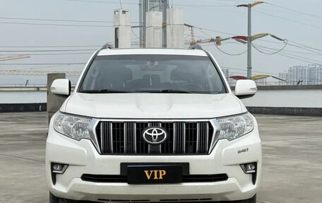 Toyota Land Cruiser Prado 150 рестайлинг 2, 2020 год, 7 000 000 рублей, 2 фотография