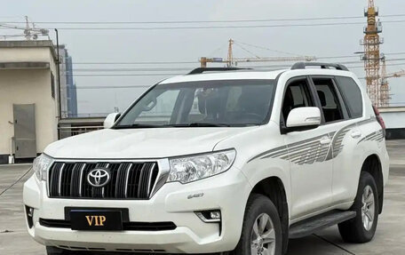 Toyota Land Cruiser Prado 150 рестайлинг 2, 2020 год, 7 000 000 рублей, 3 фотография