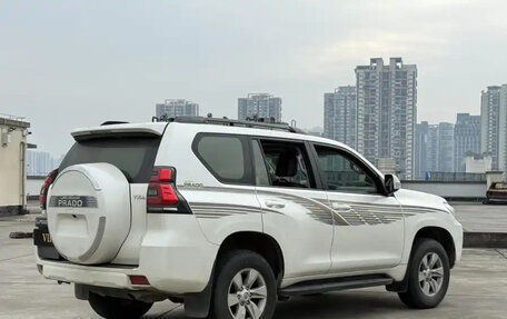Toyota Land Cruiser Prado 150 рестайлинг 2, 2020 год, 7 000 000 рублей, 6 фотография