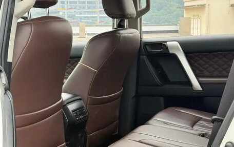 Toyota Land Cruiser Prado 150 рестайлинг 2, 2020 год, 7 000 000 рублей, 9 фотография