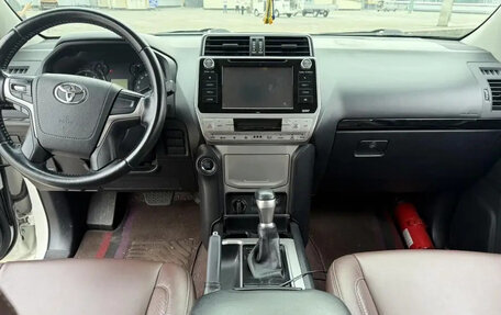 Toyota Land Cruiser Prado 150 рестайлинг 2, 2020 год, 7 000 000 рублей, 10 фотография