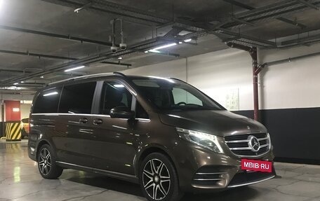 Mercedes-Benz V-Класс, 2017 год, 4 500 000 рублей, 6 фотография
