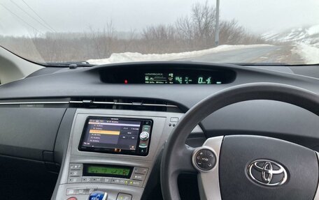Toyota Prius, 2015 год, 1 090 000 рублей, 13 фотография