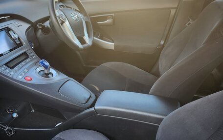 Toyota Prius, 2015 год, 1 090 000 рублей, 11 фотография