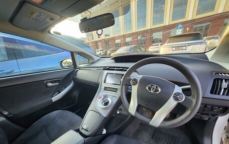 Toyota Prius, 2015 год, 1 090 000 рублей, 12 фотография