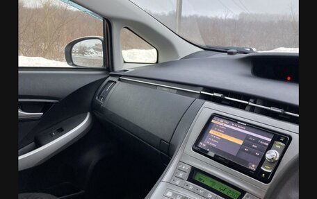 Toyota Prius, 2015 год, 1 090 000 рублей, 16 фотография