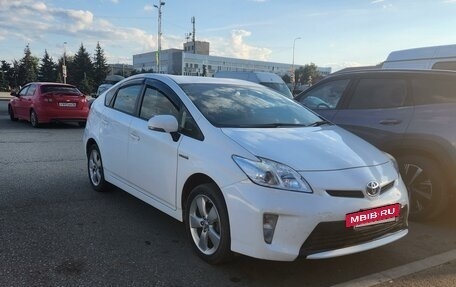 Toyota Prius, 2015 год, 1 090 000 рублей, 2 фотография